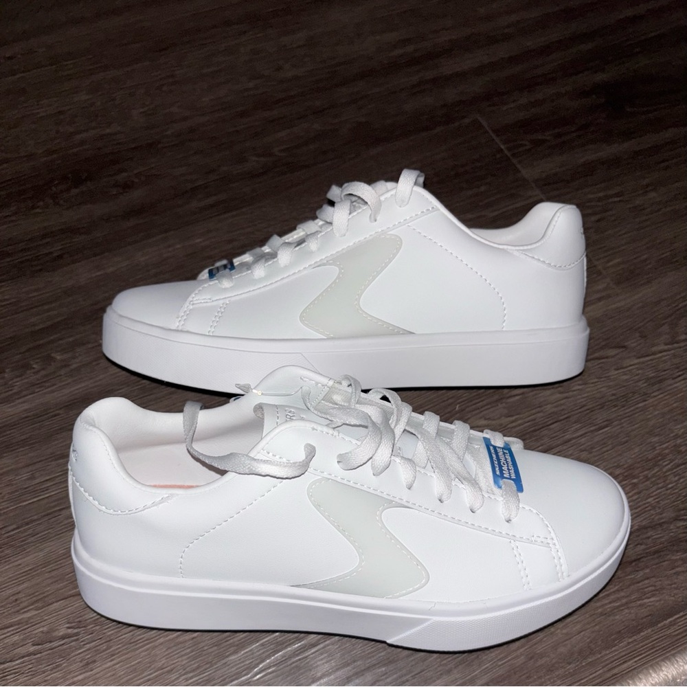 Sketchers White Sneakers